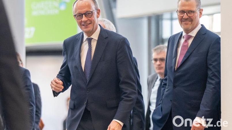 Bundeskanzler Friedrich Merz blieb nach dem Spitzengespräch mit der Wirtschaft in Sachen Tankrabatt zurückhaltend. Bild: Peter Kneffel/dpa