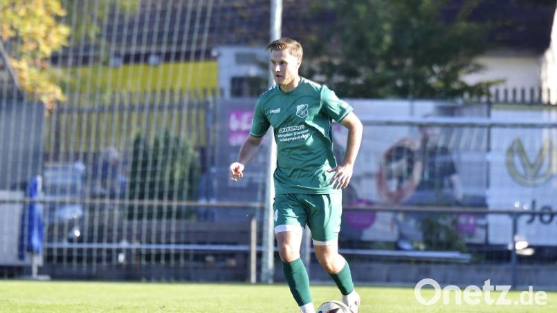 Konstantin Keilholz und der 1. FC Schlicht müssen eine Woche eher ran: Es steht das Duell gegen die DJK Arnschwang auf dem Plan. Archivbild: Hubert Ziegler