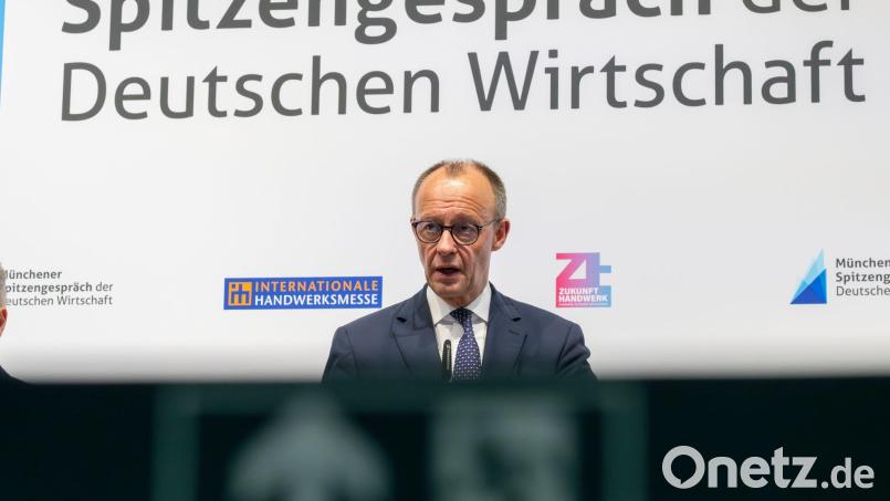 Auch auf der Handwerksmesse in München stand der Krieg im Iran im Mittelpunkt - seine Folgen betreffen nicht nur die Menschen in der Region, auch die Wirtschaft leidet unter den Kampfhandlungen. Bild: Peter Kneffel/dpa