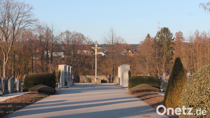 Die Änderungssatzung zur Friedhofsgebührensatzung hat der Stadtrat vertagt. Bild: pi