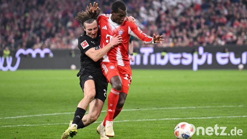 Klares Haltevergehen? Gladbachs Rocco Reitz im Zweikampf mit Bayern-Angreifer Nicolas Jackson. Bild: Harry Langer/dpa