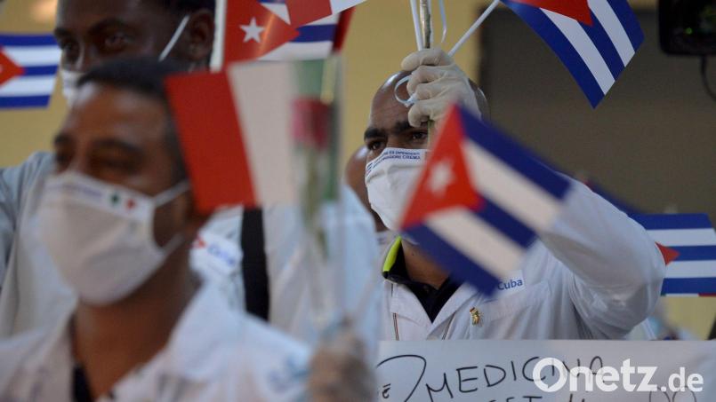 Kubanische Sanitätsbrigaden sind in vielen Ländern der Karibik im Einsatz. Bild: Yamil Lage/AFP/AP/dpa
