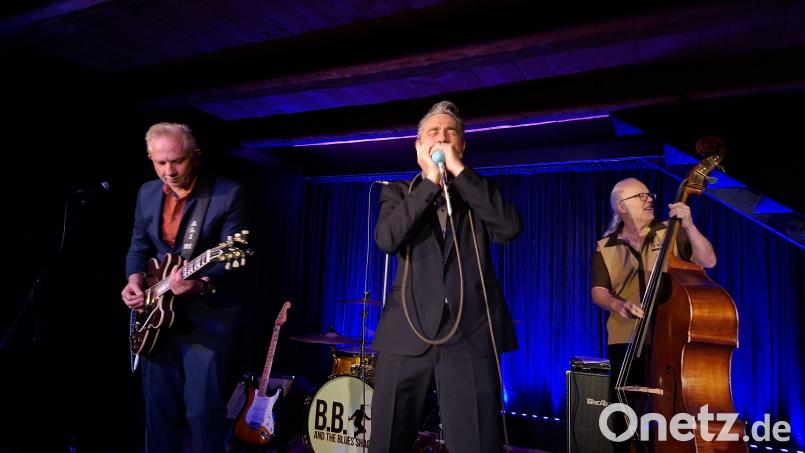 Mit einem energiegeladenen Blues-Konzert rissen "B.B. &amp; The Blues Shacks" das Schafferhof-Publikum mit. Nicht nur Bandgründer Andreas Arlt und sein Bruder Michael Arlt (von links), sondern die gesamte Band gehört längst zur ersten Liga europäischer Blues-Bands. Bild: prh