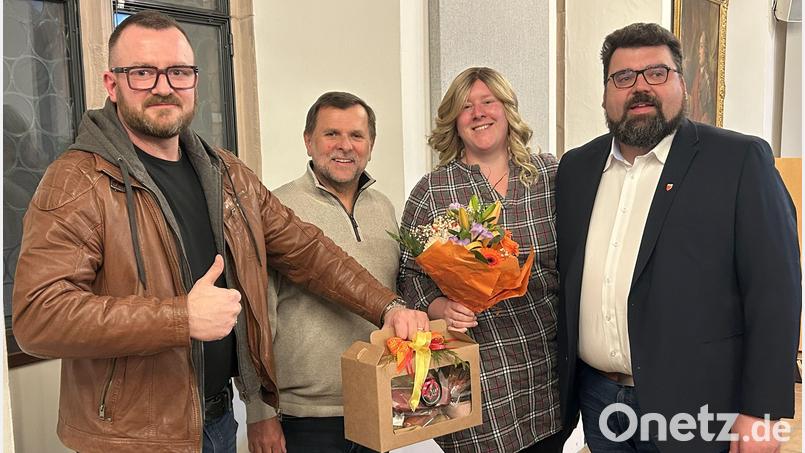 Super Laune bei der CSU angesichts eines fulminanten Wahlsiegs, von links: CSU-Ortsverbandsvorsitzender Patrick Fröhlich, Zweiter Bürgermeister Günter Koller, Sulzbach-Rosenbergs First Lady Tanja Frank und Wahlsieger Stefan Frank nach der Bekanntgabe des Ergebnisses. Bild: Andreas Royer