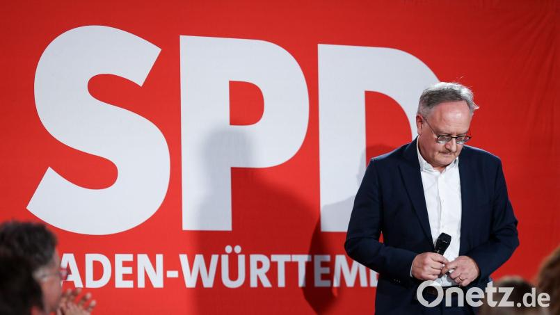 SPD-Landes- und Fraktionschef Stoch tritt vor seine Anhänger. Bild: Christoph Schmidt/dpa