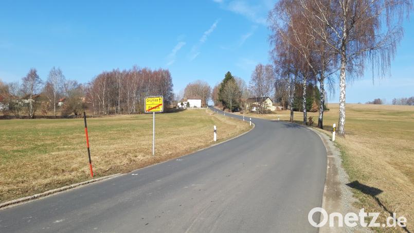 Zwischen dem Ortsschild Ebnath und Haid will die Gemeinde Ebnath ein Tempolimit von 70 km/h festsetzen, um die Sicherheit für den ein- und abbiegenden Verkehr in der Bahnhofstraße zu verbessern. Bild: wkr