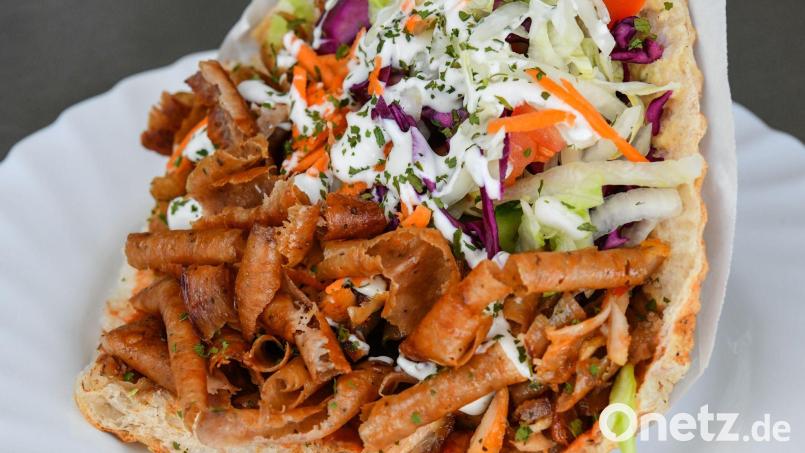 Fleisch, Salat, Sauce und Brot: Und fertig ist der Döner. (Archivbild) Bild: Patrick Pleul/dpa-Zentralbild/dpa