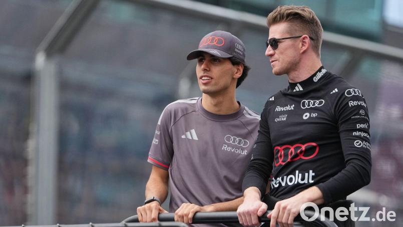 Nico Hülkenberg (rechts) und Audi-Teamkollege Gabriel Bortoleto vor dem Start. Bild: Asanka Brendon Ratnayake/AP/dpa