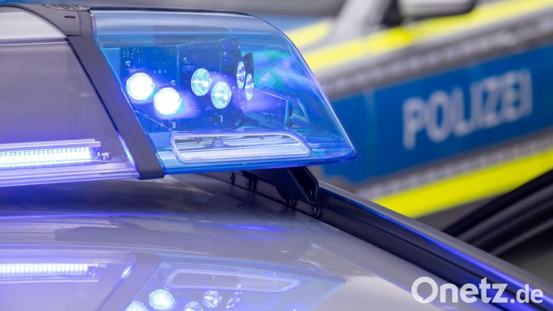 Der 47-Jährige soll mit seinem Fahrzeug den Jungen zu spät gesehen haben. (Symbolbild) Bild: Daniel Karmann/dpa