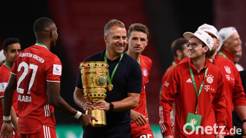 Beim letzten Pokalsieg des FC Bayern im Jahr 2020 war Hansi Flick noch der Trainer. Im Finale besiegten die Münchner den aktuellen Halbfinalgegner Bayer Leverkusen. (Archivbild) Bild: Annegret Hilse/Reuters/POOL/dpa