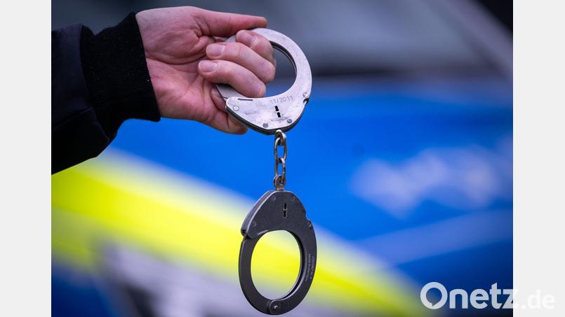 Der 29-Jährige wurde am Tatort festgenommen. (Symbolbild) Bild: Soeren Stache/dpa