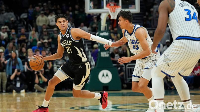 Tristan da Silva (rechts) holte mit den Magic den vierten Sieg in Serie. Bild: Aaron Gash/AP/dpa