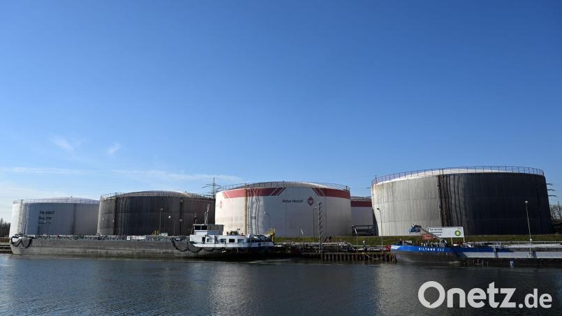 Ihre strategischen Ölreserven geben Volkswirtschaften jeweils in Krisensituationen frei, um den Ölmarkt zu stabilisieren oder auf Versorgungsengpässe zu reagieren. (Archivbild) Bild: Federico Gambarini/dpa