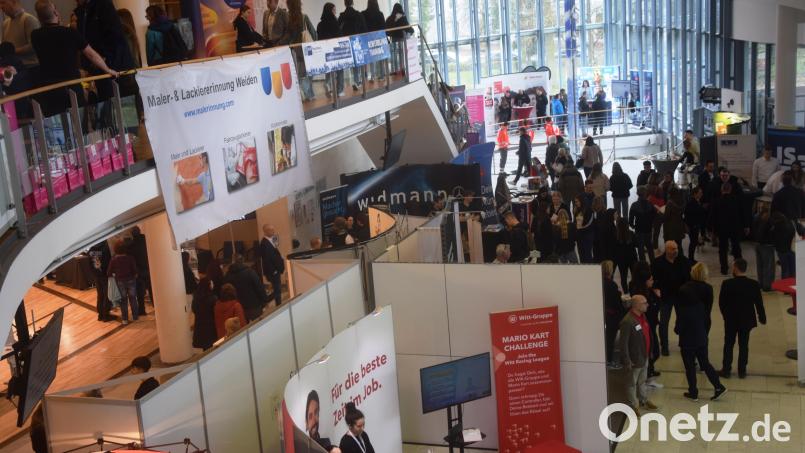 Bei der Weidener Ausbildungsmesse in der Max-Reger-Halle informieren am 22. März mehr als 135 Aussteller über Karrierechancen. Archivbild: fz