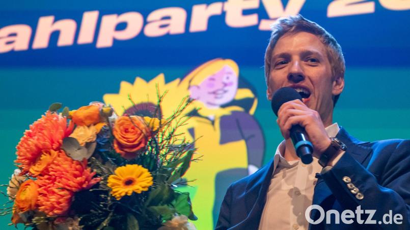 Dominik Krause darf in die Stichwahl um den Chefposten im Münchner Rathaus - die Grünen hoffen, dass sich nun auch viele CSU-Wähler für ihren Bewerber entscheiden. Bild: Peter Kneffel/dpa