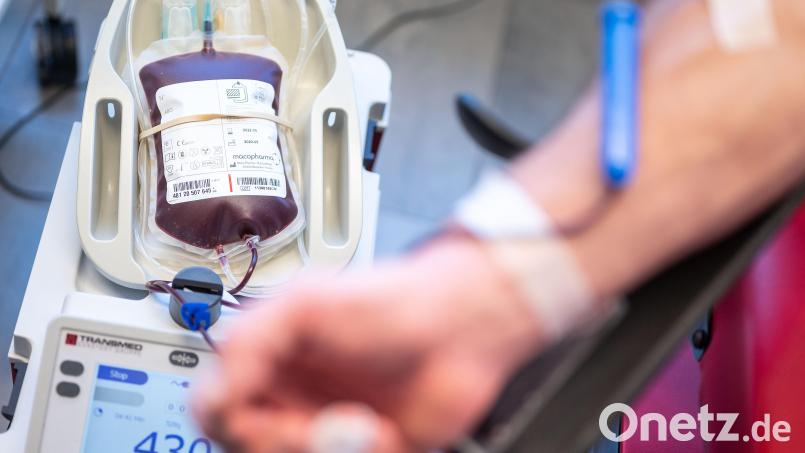 Eine Blutkonserve wird während einer Spende gefüllt. Symbolbild: Marius Becker/dpa