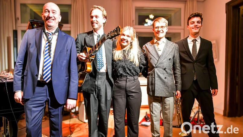 Chris Hopkins (links) und TheYoung Lions. Bild: Reinhol Krossa/exb