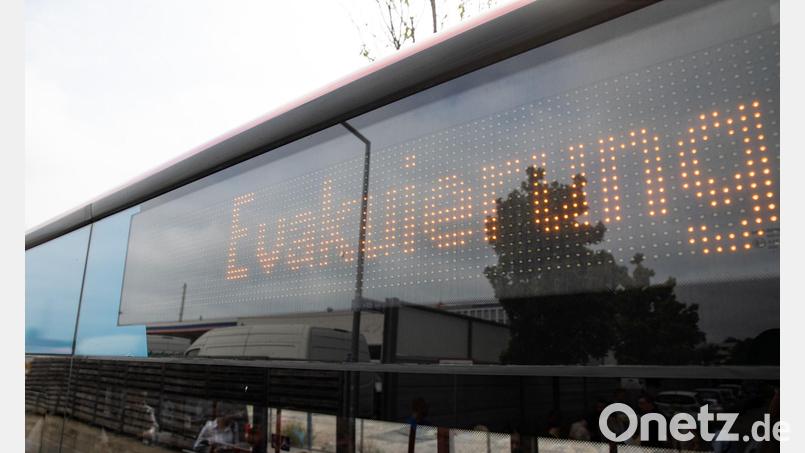 Etwa eineinhalb Stunden dauerte es, bis die Fliegerbombe aus dem Zweiten Weltkrieg entschärft war. (Symbolbild) Bild: Daniel Karmann/dpa