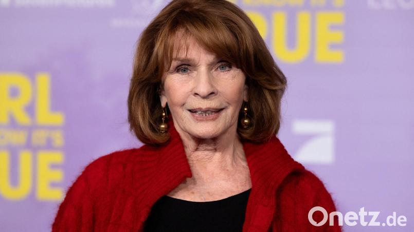 Senta Berger fühlt sich nach einem Unfall deutlich besser. (Archivfoto) Bild: Sven Hoppe/dpa