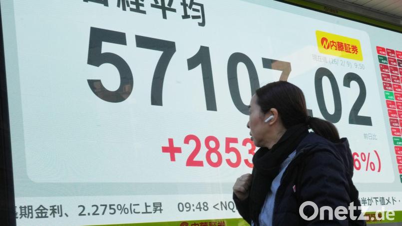Japans Börse hatte in den vergangenen Tagen stark auf die Auswirkungen im Iran reagiert. (Archivbild) Bild: Eugene Hoshiko/AP/dpa