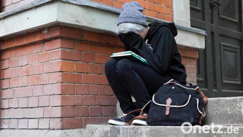 Ob Ausgrenzung oder Prüfungsangst, Probleme in der Familie oder andere seelische Belastungen: Mehr Jugendsozialarbeiter an Schulen sollen gezielt und flexibel eingreifen können. Der Jugendhilfeausschuss befürwortete eine Ausweitung der Stellen im Landkreis Tirschenreuth. Symbolbild: Silvia Marks/dpa