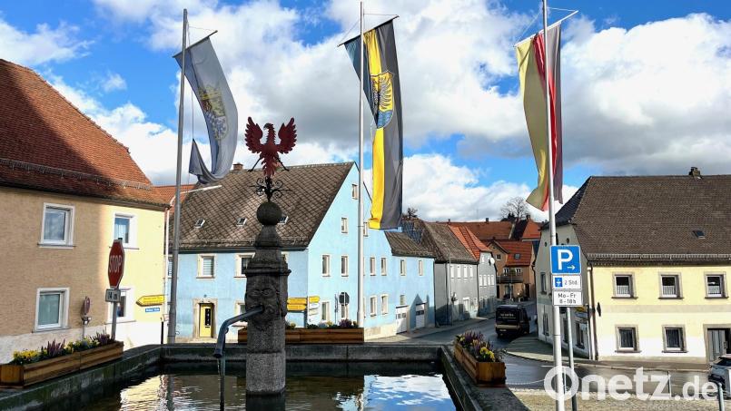 Die Gemeinde Floß gilt seit über 50 Jahren als "rote Hochburg". Amtsinhaber Robert Lindner von der SPD will Bürgermeister bleiben. Herausgefordert wird er am 8. März von Sebastian Kitta (CSU). Bild: Gabi Schönberger