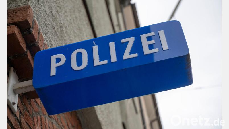 Am Montag wurde die Leiche bei Waldarbeiten im Landkreis Kehlheim entdeckt. (Symbolbild) Bild: Peter Kneffel/dpa