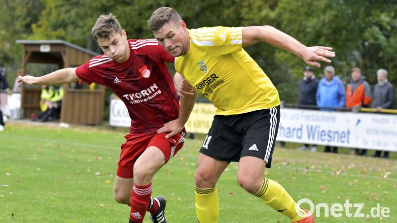 Marco Seifert (rechts) ist zurück in der Bezirskliga Nord: Statt für den SV Hahnbach stürmt der 30-Jährige jetzt allerdings für den FC Amberg. Archivbild: Hubert Ziegler