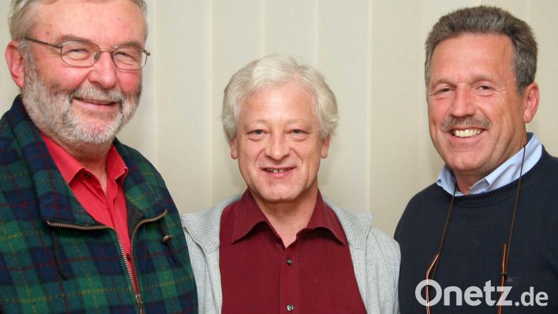 Drei Männer, die von 1990 bis 2021 als erste Vorsitzende den SPD-Ortsverein vertraten: Rudolf Teichmann, Franz Cermak und Willy Koegst (von rechts). Bild: war