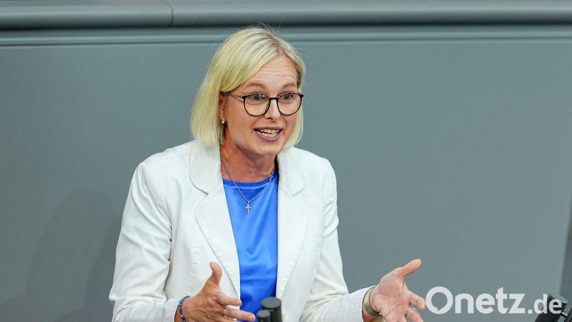 Sport-Staatsministerin Christiane Schenderlein ist nach den Zahlen aus dem Safe-Sport-Jahresbericht alarmiert. (Archivbild) Bild: Michael Kappeler/dpa