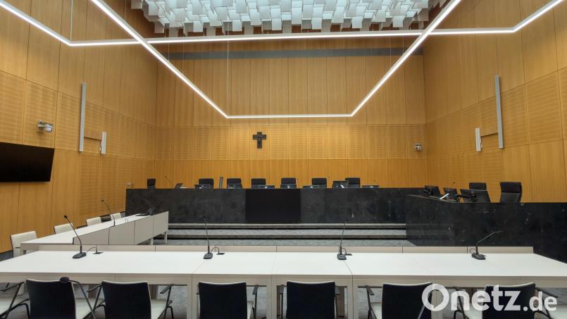 Der Schwurgerichtssaal profitiert von moderner Technik und einem neuen Beleuchtungskonzept. Bild: Leon Karwath