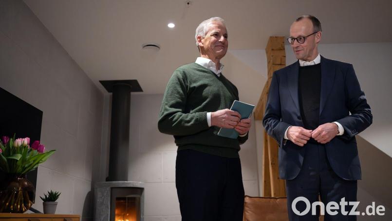 Gleich nach der Ankunft traf sich der Kanzler mit Norwegens Regierungschef zum Vier-Augen-Gespräch. Bild: Soeren Stache/dpa