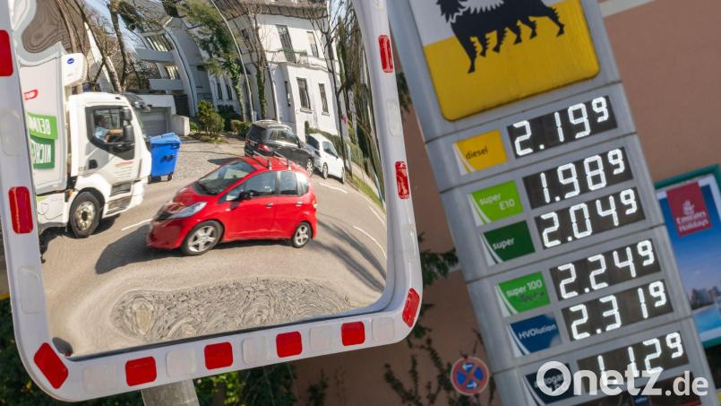 Zum ersten Mal seit Kriegsbeginn sind die Spritpreise im Tagesvergleich gefallen. (Archivbild) Bild: Peter Kneffel/dpa