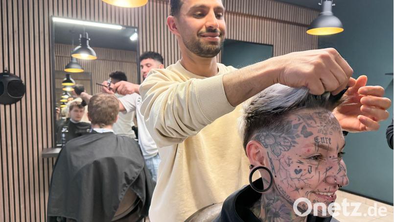 Julia Kraus geht seit ungefähr zehn Jahren jede Woche zu ihrem Friseur "Two much". Bild: Gabi Schönberger