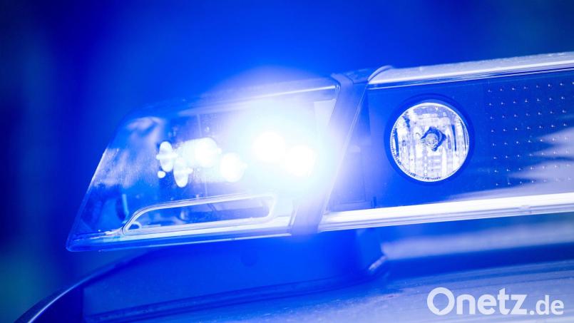 Die Polizei nahm einen Verdächtigen nach der Flucht fest. (Symbolbild) Bild: Lino Mirgeler/dpa