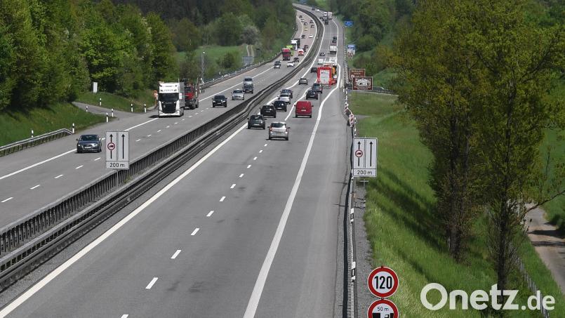 An der Waldnaabtalbrücke auf der A93 werden die Fahrspuren Richtung Hof verlegt. Archivbild: Gabi Schönberger