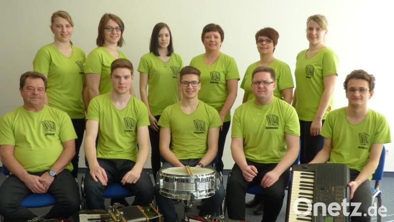 Das Akkordeonorchester und das Steirische-Harmonika-Ensemble der Musikschule Neustadt/WN geben ein Konzert mit einem bunten Programm auf der Burg Wernberg. Bild: Jürgen Eckert/exb