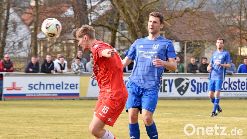 Der TSV Waldershof ist mit einem 3:1-Sieg gegen Waischenfeld in die Restrunde gestartet, hier köpft der zweifache Torschütze Philipp Bertsch zum 1:0 ein. Am Sonntag gastiert der TSV zum Kellerduell in Obernsees. Bild: Gebert