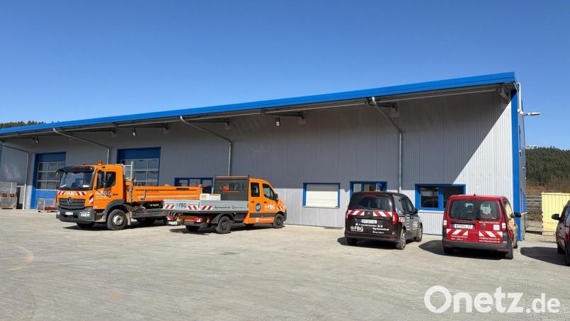 Eine neue Lagerhalle mit Büros hat die Fränkische Baugesellschaft FBG im Gewerbegebiet Döllnitz bei Pressath errichtet. Dazu erwarb die Firma ein 8000 Quadratmeter großes Grundstück. Bild: FBG