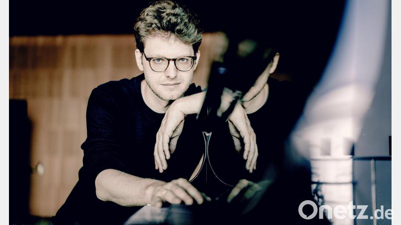 Michael Schöch spielt Max Reger und Bach in der Kirche St. Michael in Weiden. Bild: Andrej Grilc/exb