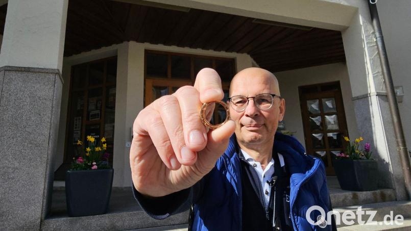 Ein Ehering ist nach einer kleinen Odyssee durch Nordbayern wieder bei seinem Berliner Besitzer angekommen. Bild: Mike Müller/dpa
