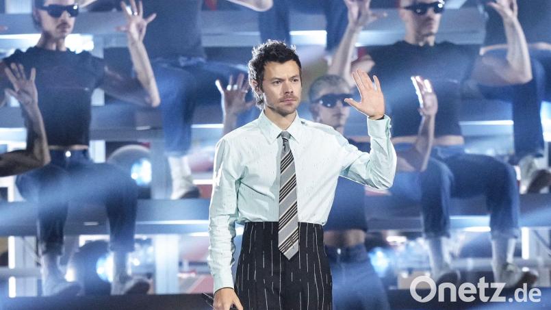 Harry Styles dominiert die deutschen Charts: Acht Songs in den Single-Charts Top 100, Nummer eins in den Album-Charts. (Archivbild) Bild: Scott A Garfitt/Invision/AP/dpa