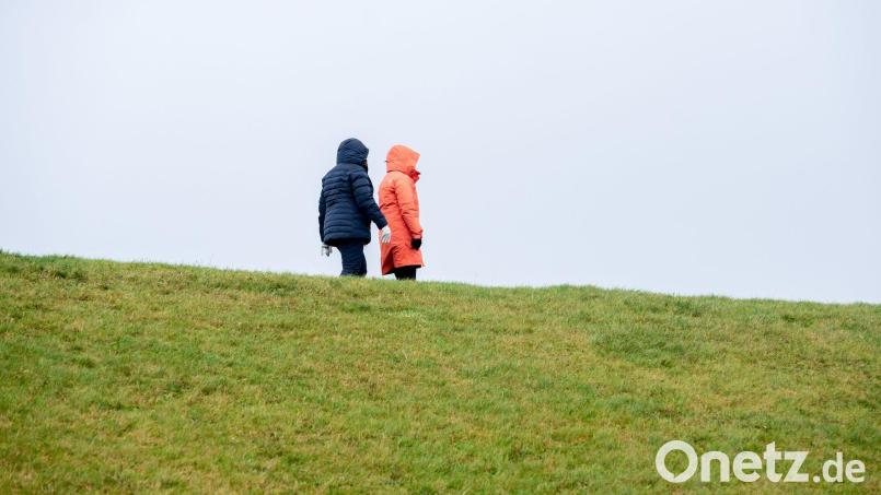 Ein Tief beeinflusst das Wetter in Deutschland am Wochenende. (Archivbild) Bild: Hauke-Christian Dittrich/dpa