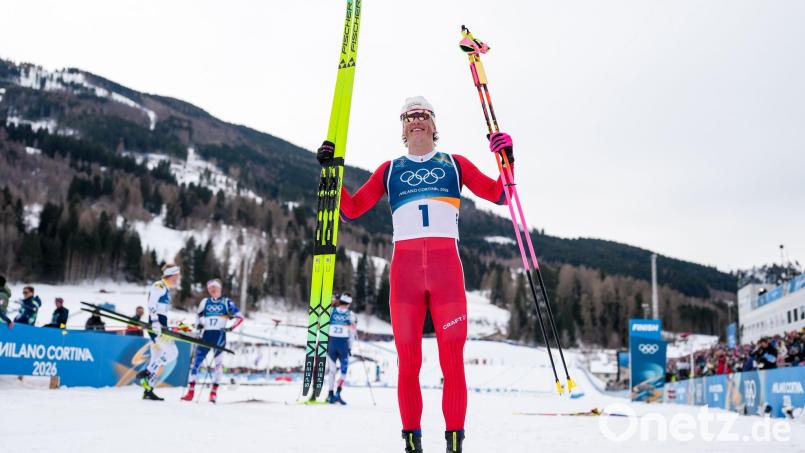 Bei den Winterspielen in Italien gewann Norwegens Langlaufstar Johannes Hoesflot Klaebo sechsmal Gold. (Archivbild) Bild: Evgeniy Maloletka/AP/dpa