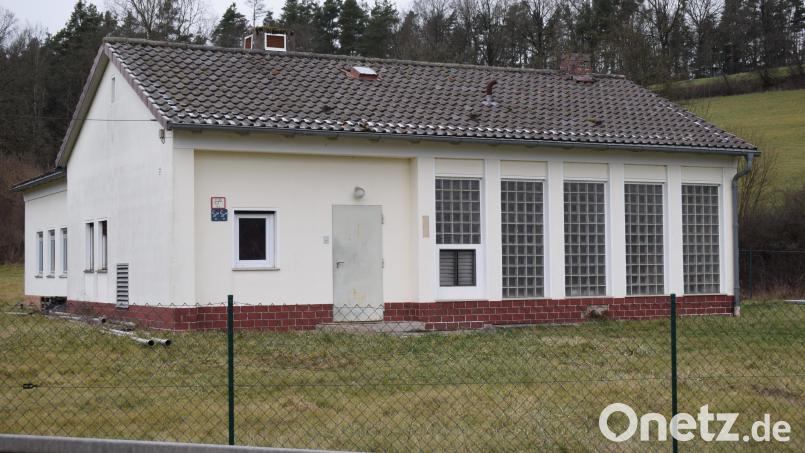 Das Trinkwasser des Zweckverbands Glaubendorfer Gruppe kommt aus dem Tiefbrunnen und dem angeschlossenen Wasserwerk in Meisthof. Wie es in Zukunft mit der Trinkwassergewinnung weitergehen soll, wird sich in der finalen Sitzung am 23. April entscheiden. Bild: bnr