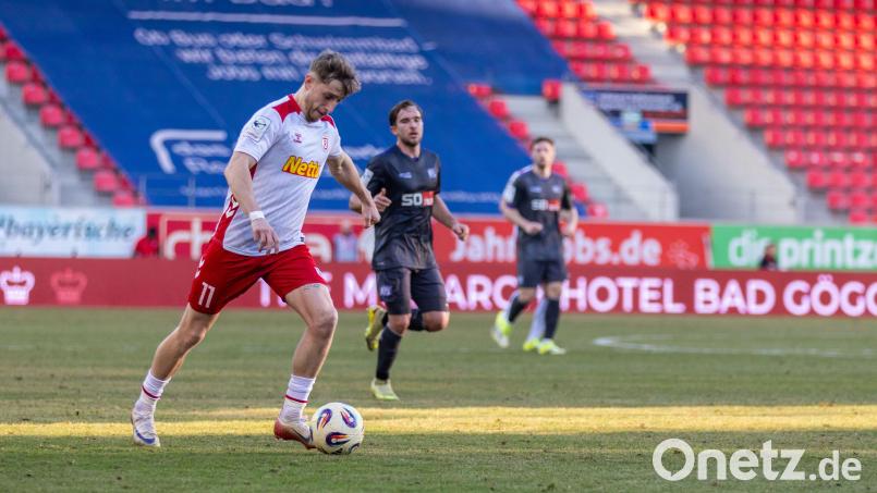 Noel Eichinger (links/Szene aus dem Spiel gegen Osnabrück) traf auch in Saarbrücken für den SSV Jahn. Bild: Sascha Janne