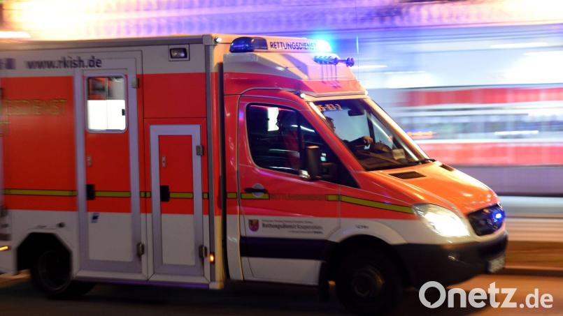 Die 29-jährige Fußgängerin kam mit schweren Verletzungen ins Krankenhaus. Symbolbild: Carsten Rehder/dpa