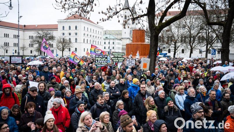 Laut Polizei verlief die Versammlung störungsfrei. Bild: Lukas Barth-Tuttas/dpa