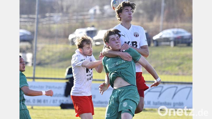 Konstantin Plank (vorne) traf zuletzt zweimal entscheidend - beide Male als Joker. Archivbild: Hubert Ziegler