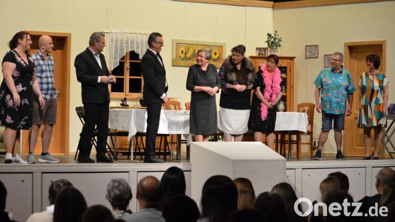 Der Theaterverein Erbendorf begeisterte das Publikum mit dem Stück "Junggesellenabschied". Bild: Wolfgang Benkhardt